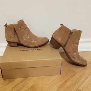 Lucky Basel Ankle Bootie 7.5 with floral embroider